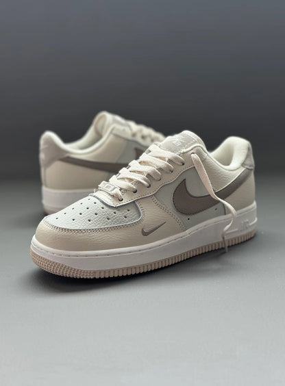 NIKE AIR FORCE 1 | CREAM $2390