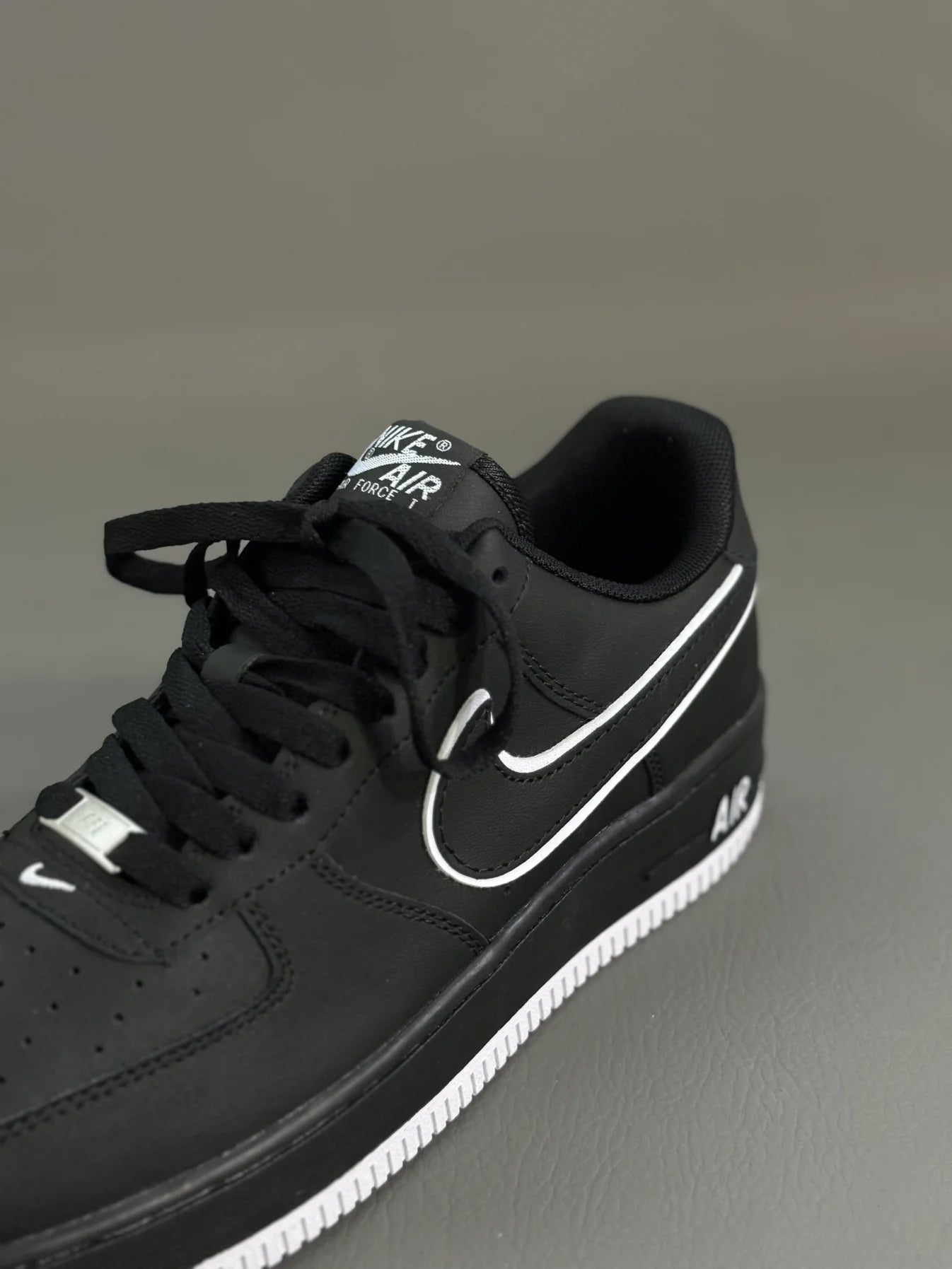 NIKE AIR FORCE 1 | BLACK M